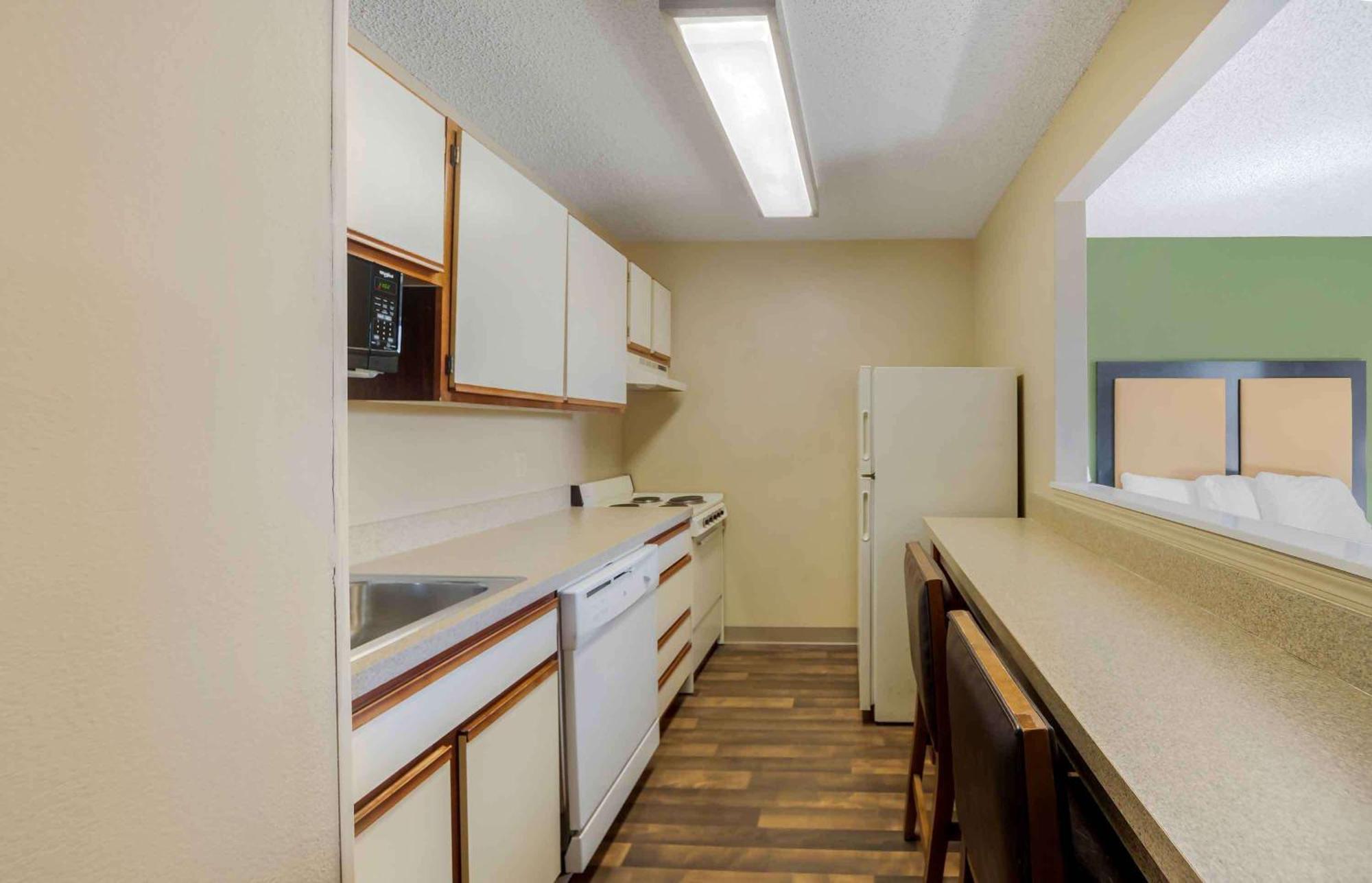 Extended Stay America Suites - Oklahoma City - Northwest Екстериор снимка